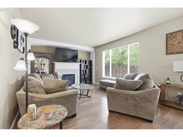 979 Se ROUNDELAY St, Hillsboro, OR 97123