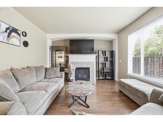 979 Se ROUNDELAY St, Hillsboro, OR 97123