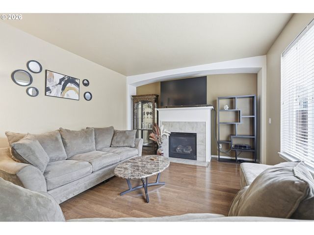 979 Se ROUNDELAY St, Hillsboro, OR 97123
