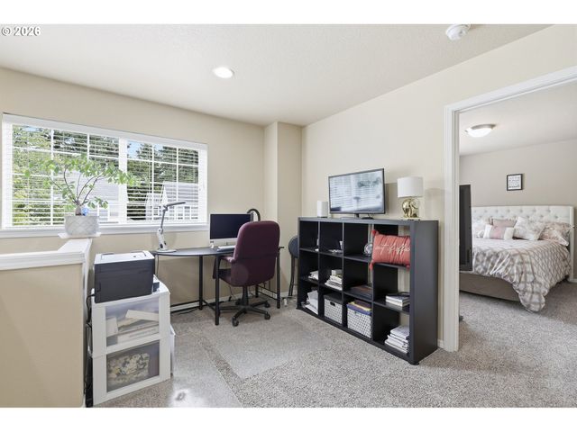 979 Se ROUNDELAY St, Hillsboro, OR 97123