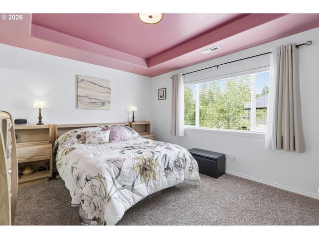 979 Se ROUNDELAY St, Hillsboro, OR 97123