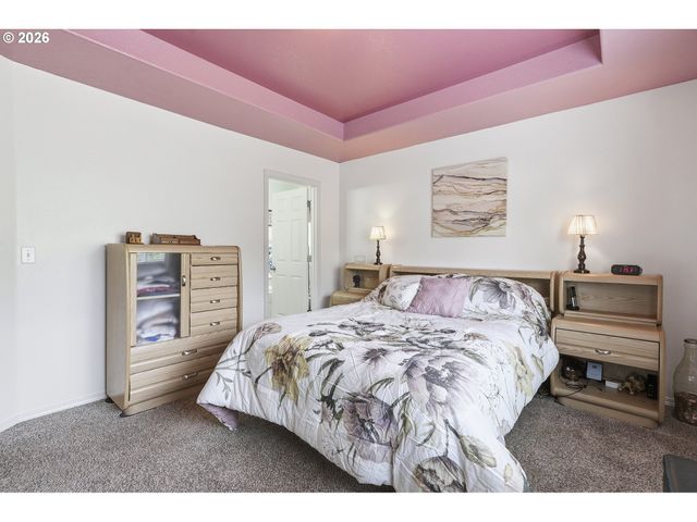 979 Se ROUNDELAY St, Hillsboro, OR 97123