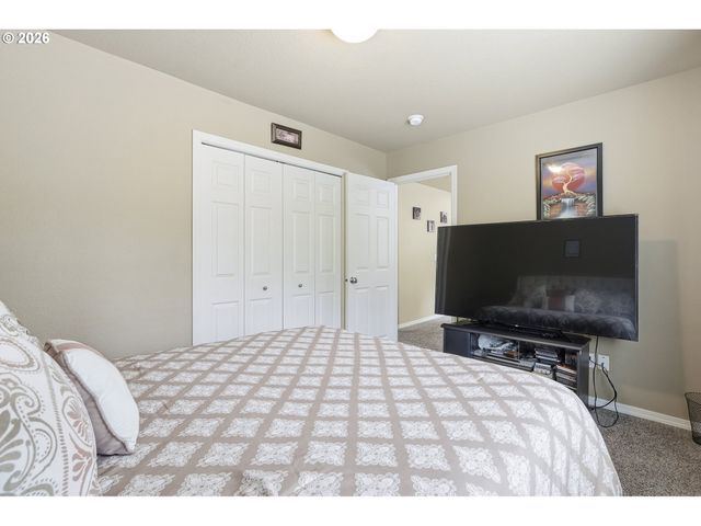 979 Se ROUNDELAY St, Hillsboro, OR 97123