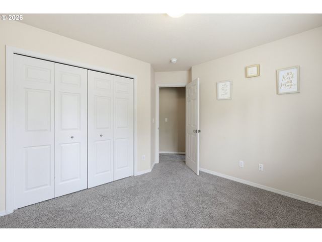 979 Se ROUNDELAY St, Hillsboro, OR 97123