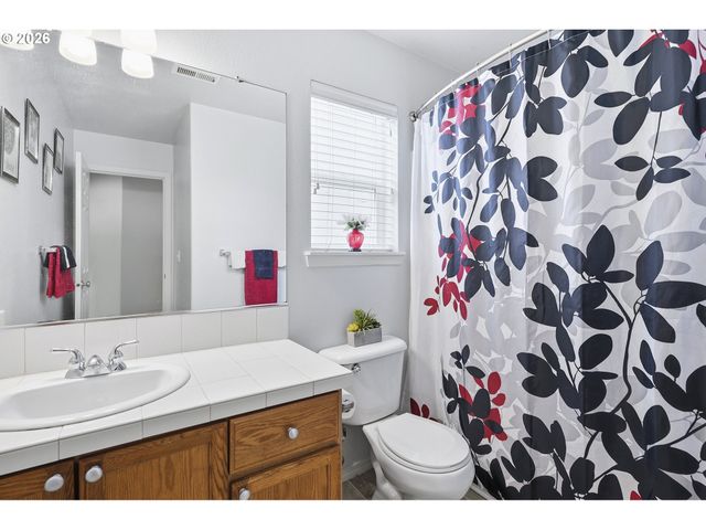 979 Se ROUNDELAY St, Hillsboro, OR 97123