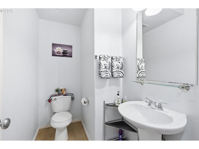 979 Se ROUNDELAY St, Hillsboro, OR 97123