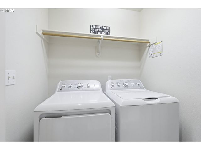 979 Se ROUNDELAY St, Hillsboro, OR 97123
