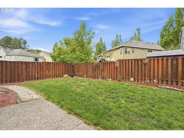 979 Se ROUNDELAY St, Hillsboro, OR 97123