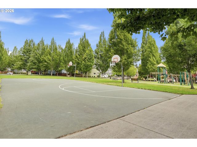 979 Se ROUNDELAY St, Hillsboro, OR 97123