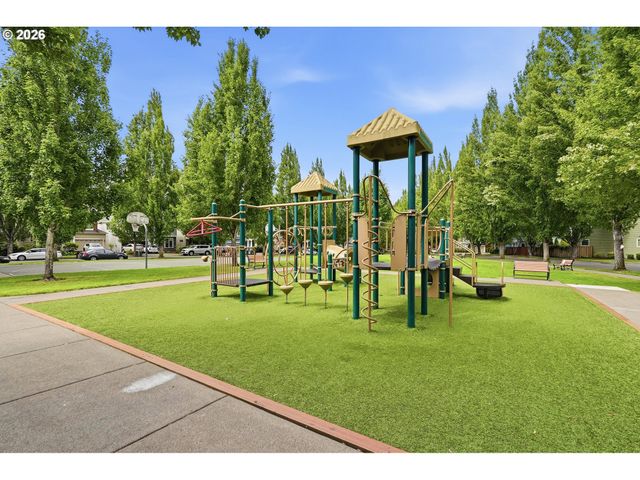 979 Se ROUNDELAY St, Hillsboro, OR 97123