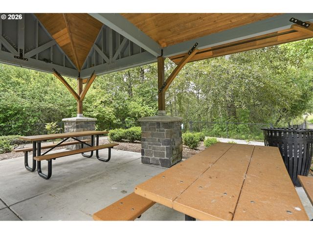 979 Se ROUNDELAY St, Hillsboro, OR 97123