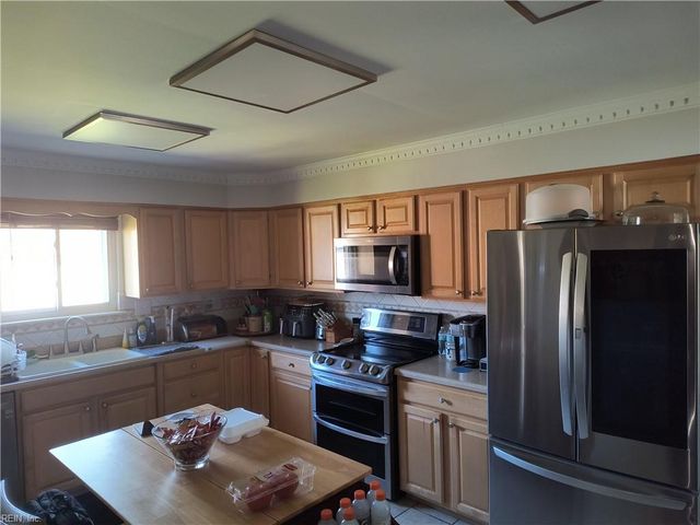 5816 Hedgerow LN, Portsmouth, VA 23703