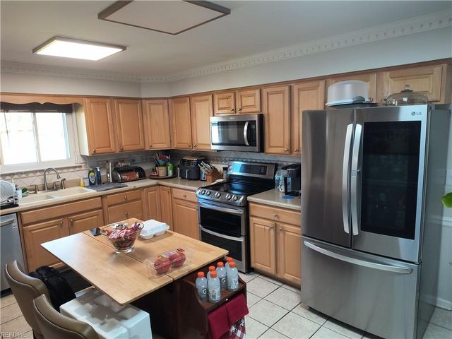 5816 Hedgerow LN, Portsmouth, VA 23703