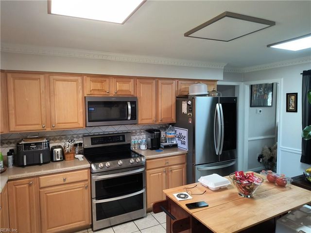 5816 Hedgerow LN, Portsmouth, VA 23703