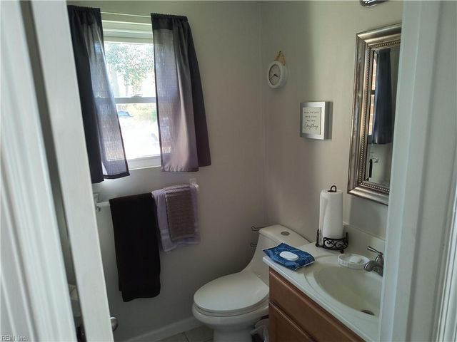 5816 Hedgerow LN, Portsmouth, VA 23703