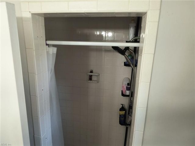 5816 Hedgerow LN, Portsmouth, VA 23703