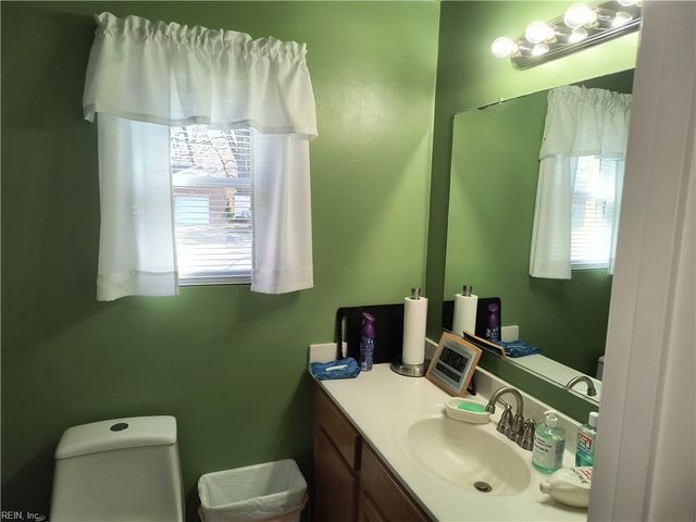 5816 Hedgerow LN, Portsmouth, VA 23703