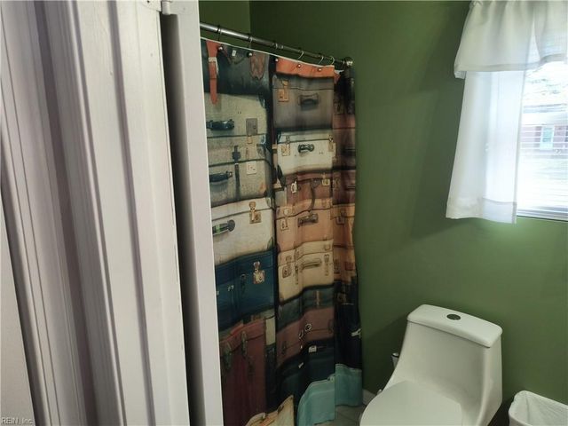 5816 Hedgerow LN, Portsmouth, VA 23703