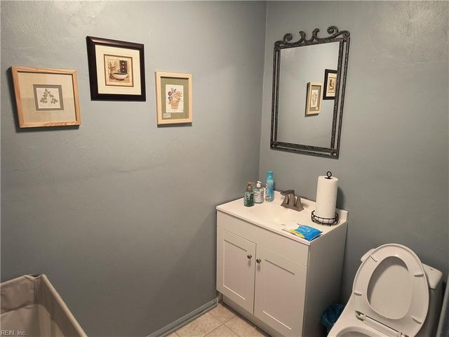 5816 Hedgerow LN, Portsmouth, VA 23703