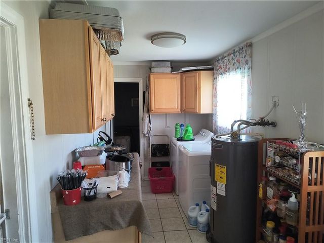 5816 Hedgerow LN, Portsmouth, VA 23703