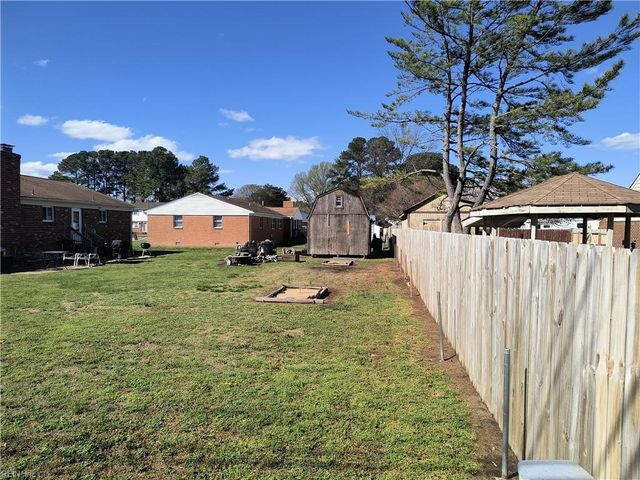 5816 Hedgerow LN, Portsmouth, VA 23703