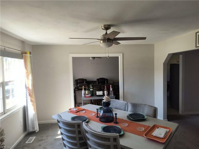 5816 Hedgerow LN, Portsmouth, VA 23703