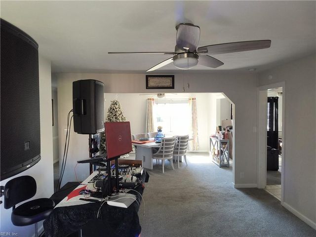 5816 Hedgerow LN, Portsmouth, VA 23703