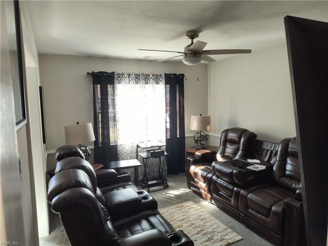 5816 Hedgerow LN, Portsmouth, VA 23703