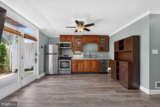 2858 LODGE FARM RD, Baltimore, MD 21219