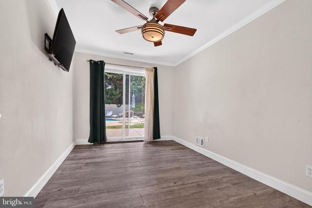 2858 LODGE FARM RD, Baltimore, MD 21219