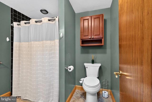 2858 LODGE FARM RD, Baltimore, MD 21219