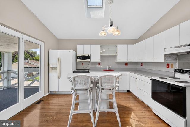 2858 LODGE FARM RD, Baltimore, MD 21219