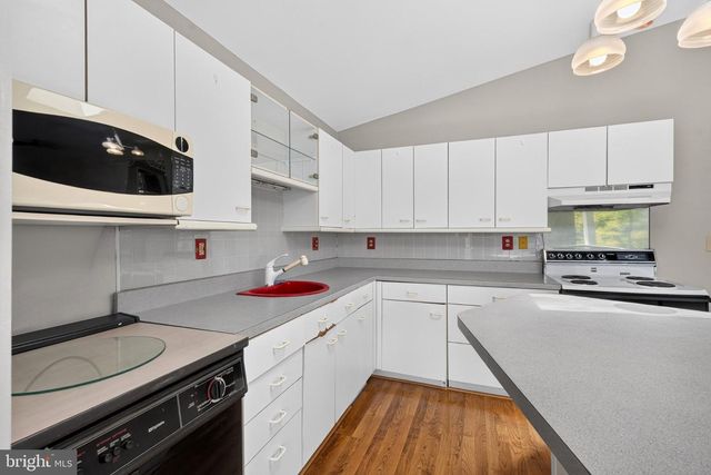 2858 LODGE FARM RD, Baltimore, MD 21219