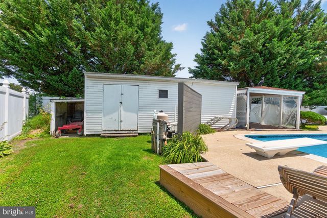 2858 LODGE FARM RD, Baltimore, MD 21219