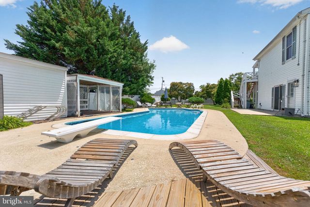 2858 LODGE FARM RD, Baltimore, MD 21219
