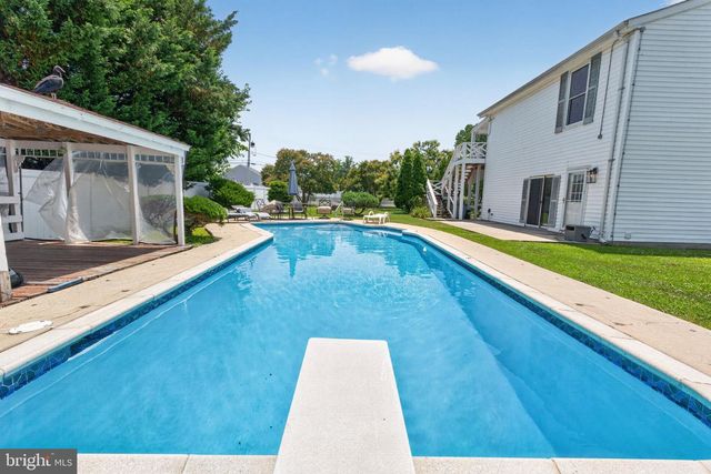 2858 LODGE FARM RD, Baltimore, MD 21219