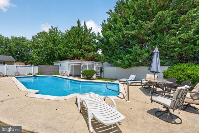 2858 LODGE FARM RD, Baltimore, MD 21219