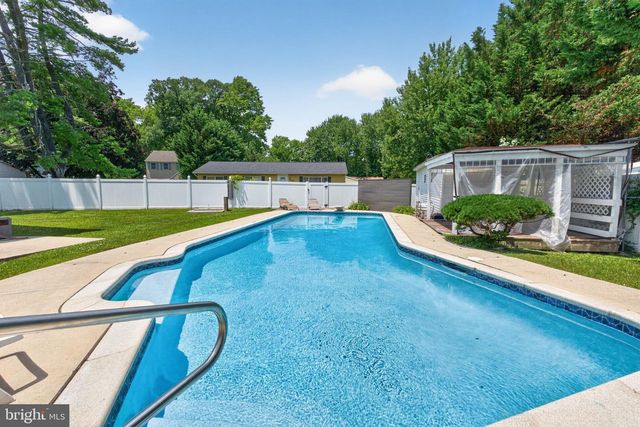 2858 LODGE FARM RD, Baltimore, MD 21219