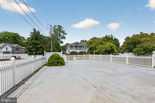 2858 LODGE FARM RD, Baltimore, MD 21219
