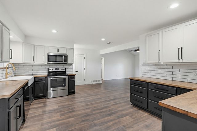 301 Bernice Court, Burleson, TX 76028