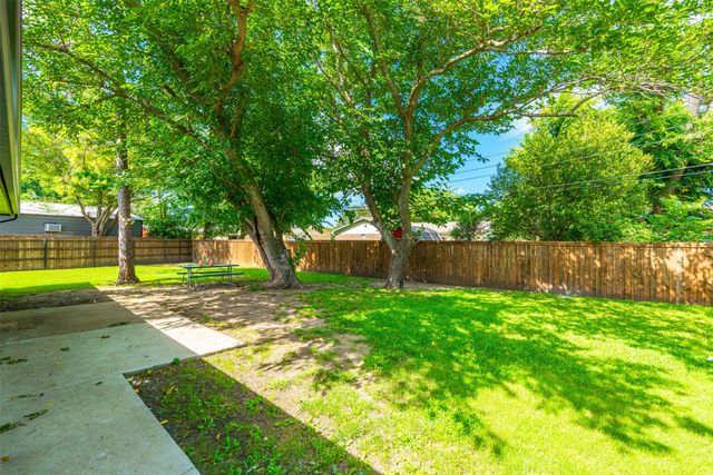 301 Bernice Court, Burleson, TX 76028