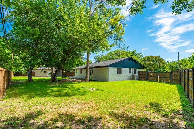 301 Bernice Court, Burleson, TX 76028