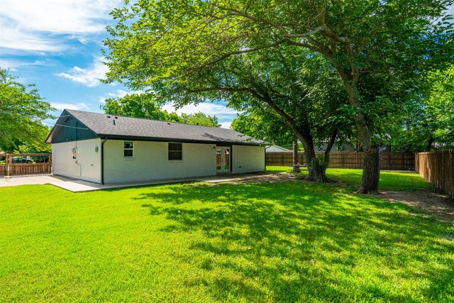 301 Bernice Court, Burleson, TX 76028