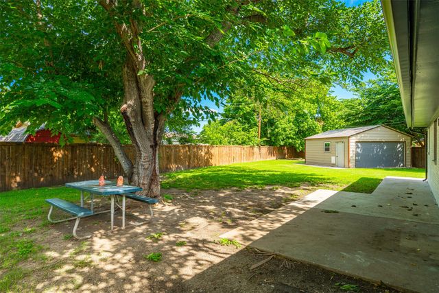 301 Bernice Court, Burleson, TX 76028