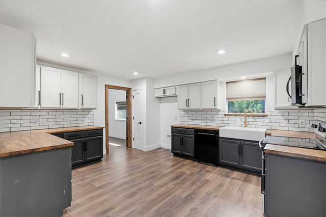 301 Bernice Court, Burleson, TX 76028