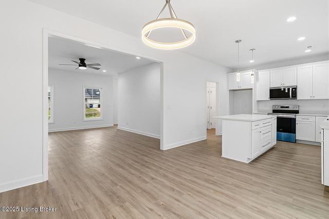 108 Danbrook Ct, Radcliff, KY 40160