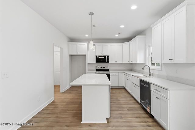 108 Danbrook Ct, Radcliff, KY 40160