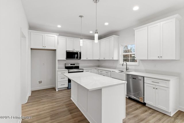 108 Danbrook Ct, Radcliff, KY 40160