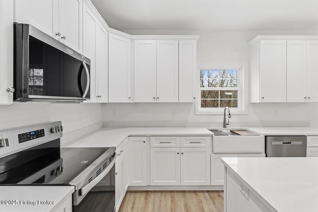 108 Danbrook Ct, Radcliff, KY 40160