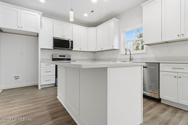 108 Danbrook Ct, Radcliff, KY 40160